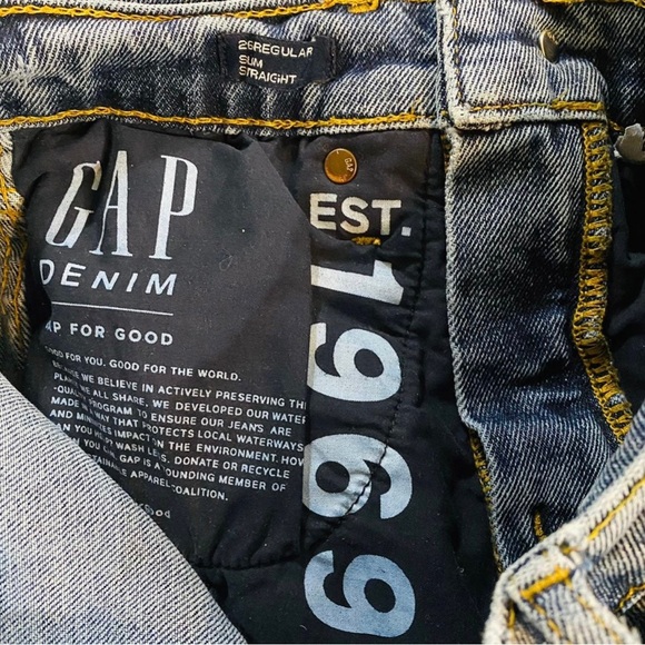Gap Slim Stright Leg Jean. Size 26. - Picture 4 of 4